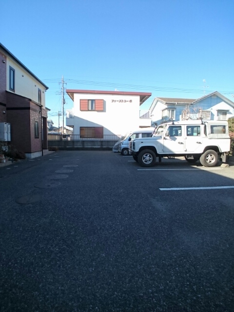 ホワイトチェリー 駐車場