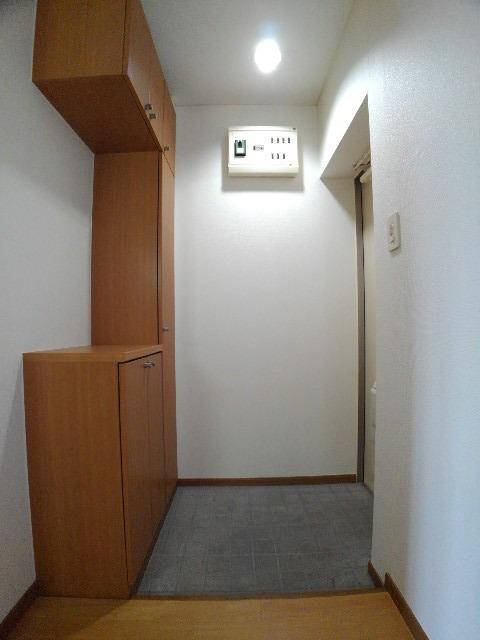 ホワイトチェリー 玄関