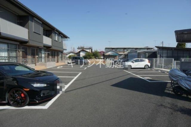 ソレイユ・ルヴァンB 駐車場