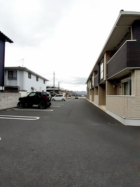 ルーチェラルゴⅡ 駐車場