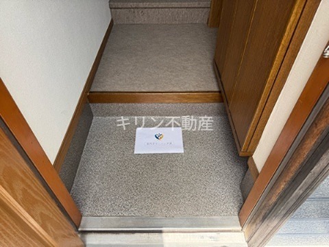 アヴニールB 玄関