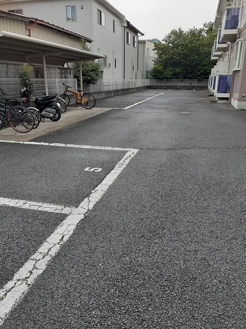 ニューシティーさかえ 駐車場