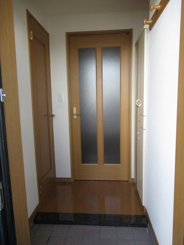 クレスト高松 玄関