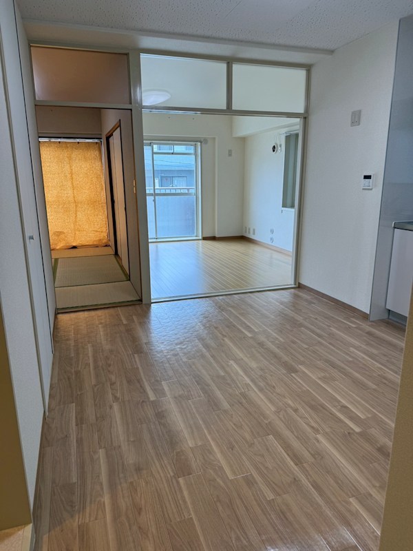 きんえいマンション 玄関