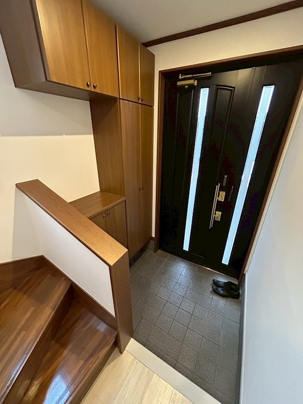 高松6丁目戸建 玄関