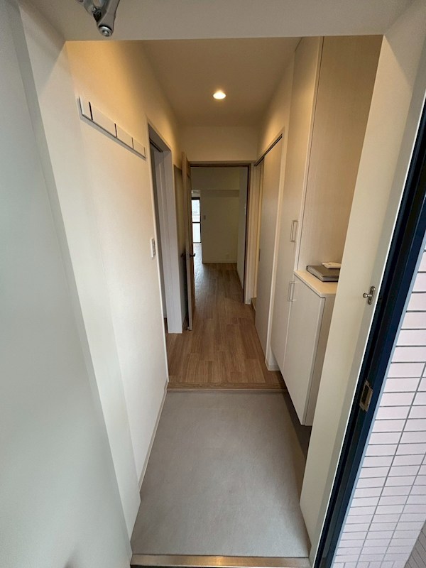 メゾンロアール 玄関