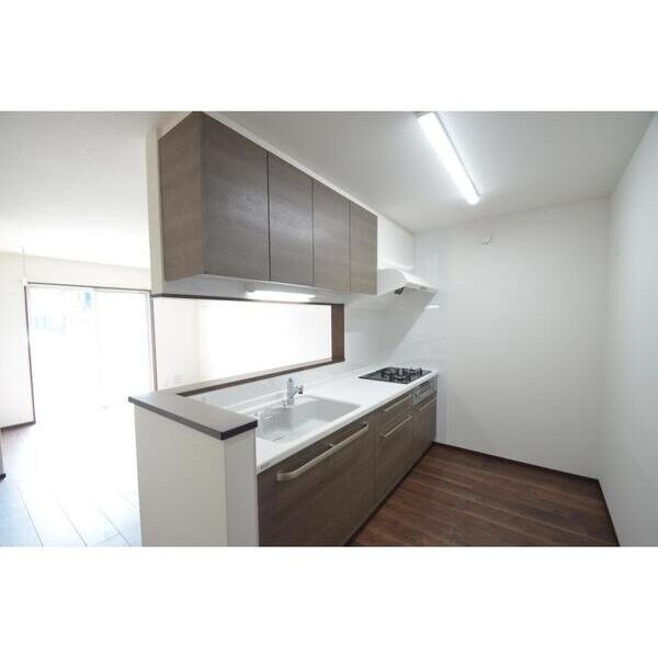 J　Wing　East/West キッチン