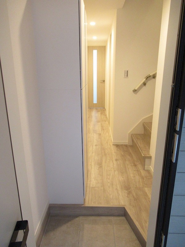 エクセラン旭町 玄関