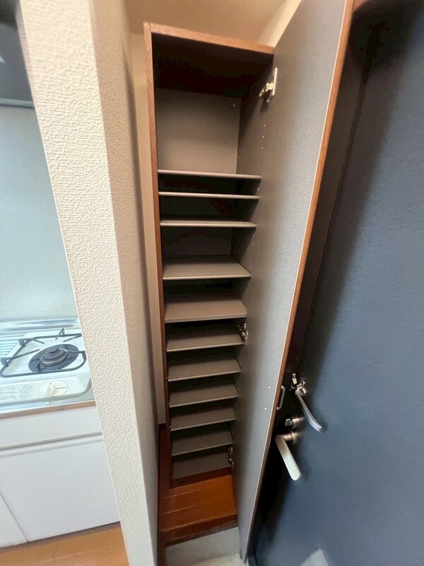 メゾン・ローズ 玄関