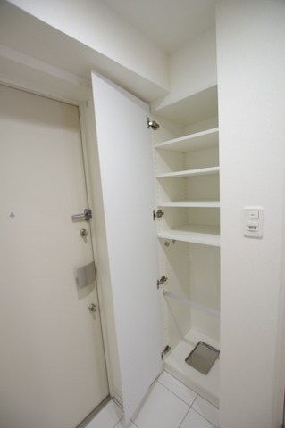 ブライズ中野江古田 玄関