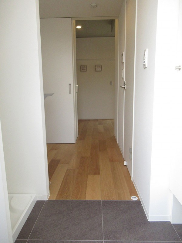 THE　RESIDENCE　DDI　NERIMA 玄関