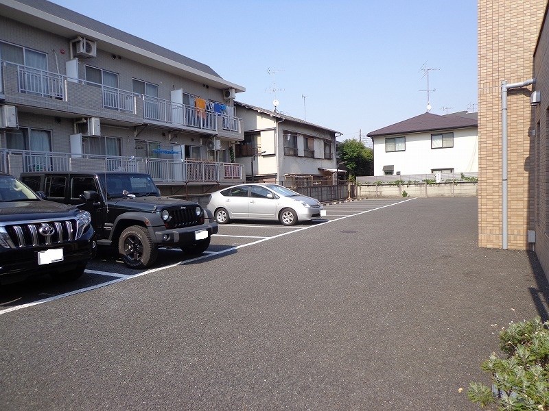 サンライフ氷川台 駐車場
