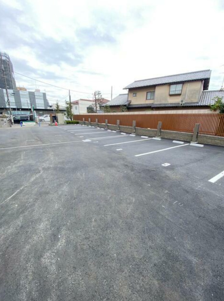 向山ガーデンレジデンス 駐車場