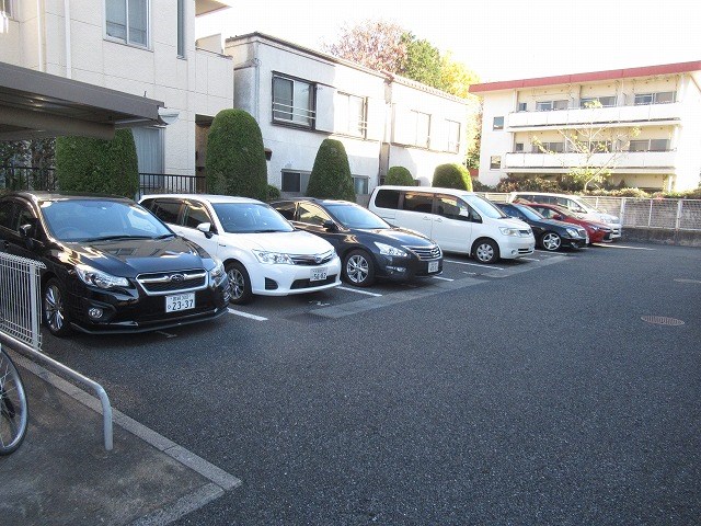 テラス鷺宮 駐車場