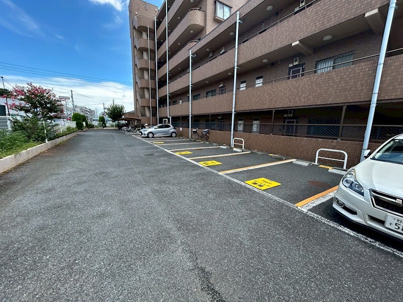 サンプレイス早宮 駐車場