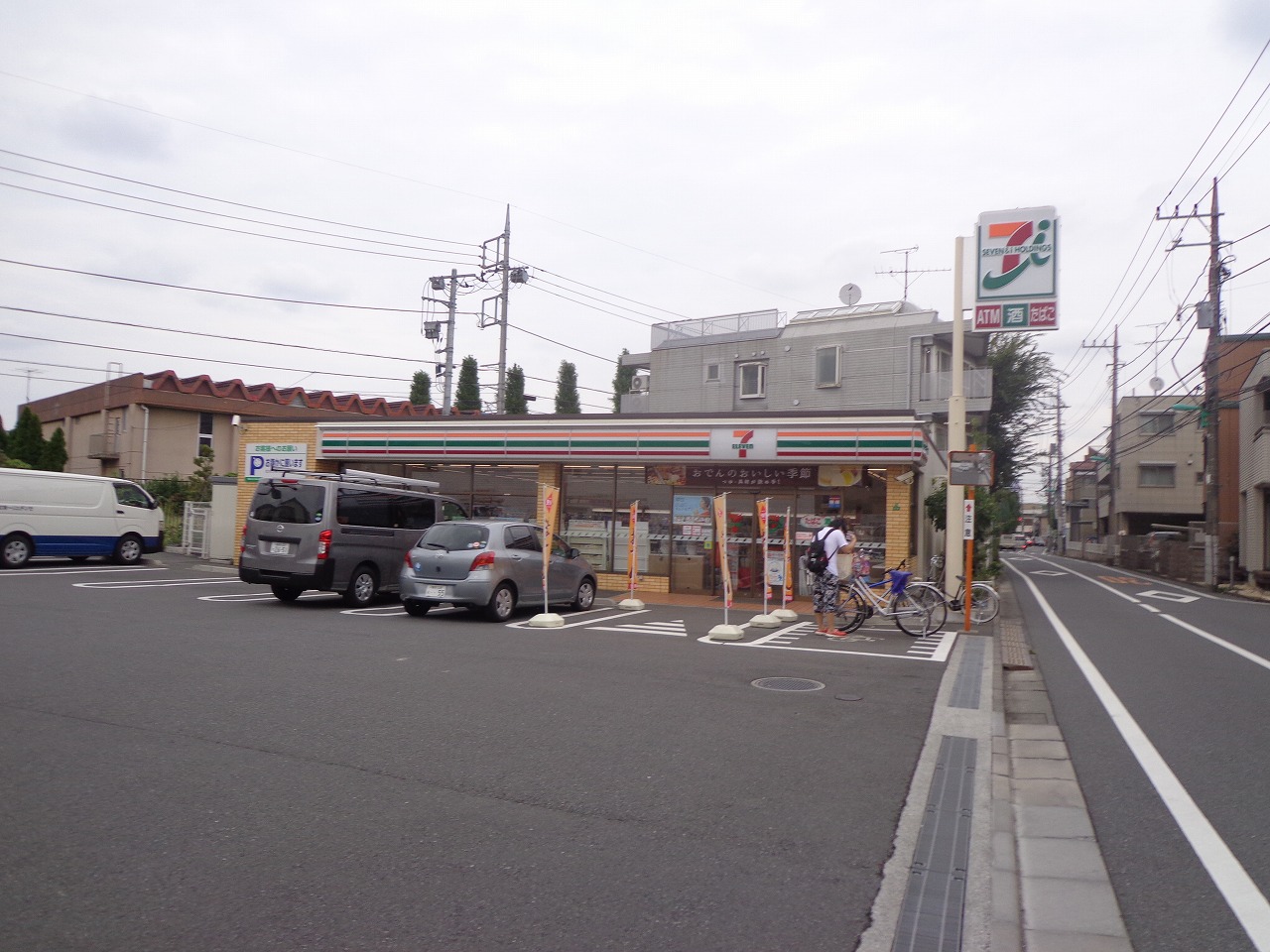 サンプレイス早宮 コンビニ