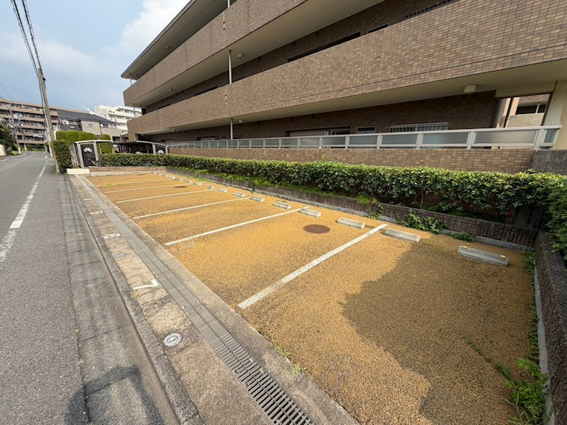 アソシエール練馬春日町 駐車場