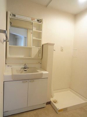 川崎市多摩区西生田3丁目楽器可(防音・グランドピアノ・弦・管楽器・声楽)マンション 洗面所