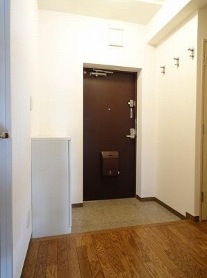 川崎市多摩区西生田3丁目楽器可(防音・グランドピアノ・弦・管楽器・声楽)マンション 玄関