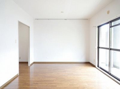 川崎市多摩区西生田3丁目楽器可(防音・グランドピアノ・弦・管楽器・声楽)マンション リビング