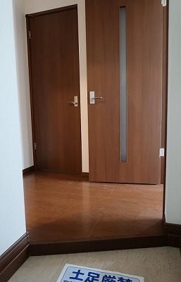 中野区江原町1丁目楽器可（防音・ピアノ・弦管楽器・声楽・DTM）アパート 玄関