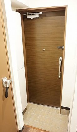 新宿区新宿5丁目楽器可(防音・グランドピアノ・弦・管楽器・声楽)マンション 玄関