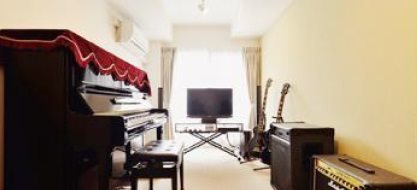 板橋区双葉町6丁目楽器可（防音・24時間演奏・グランドピアノ・弦管楽器・声楽・DTM）マンション リビング