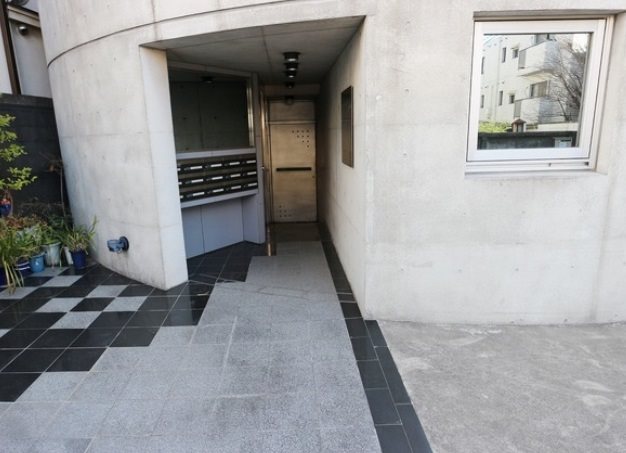 世田谷区三軒茶屋1丁目楽器可(ピアノ・弦楽器)マンション エントランス