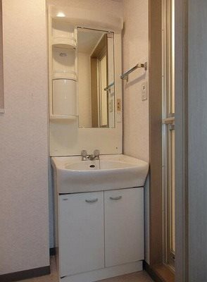 横浜市中区新山下1丁目楽器可(防音・グランドピアノ・弦楽器)アパート 洗面所