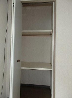 横浜市中区新山下1丁目楽器可(防音・グランドピアノ・弦楽器)アパート 収納