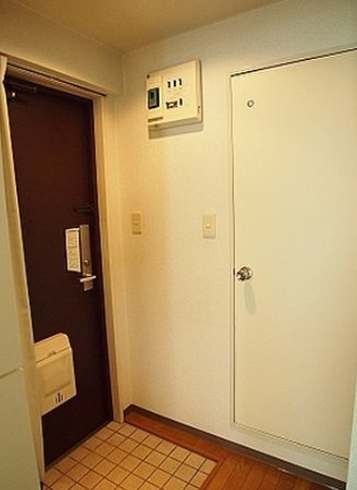 横浜市中区新山下1丁目楽器可(防音・グランドピアノ・弦楽器)アパート 玄関