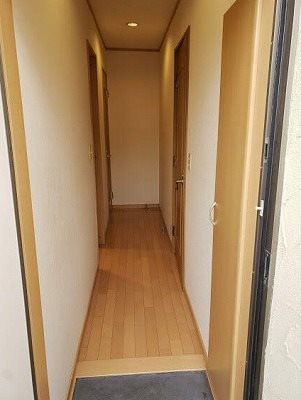 調布市若葉町2丁目楽器可(防音・グランドピアノ・弦・管楽器・声楽)アパート 玄関
