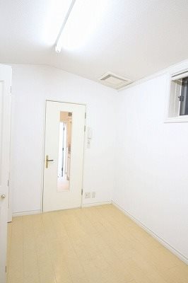 杉並区荻窪2丁目楽器可(防音・グランドピアノ・弦・管楽器・声楽)アパート リビング