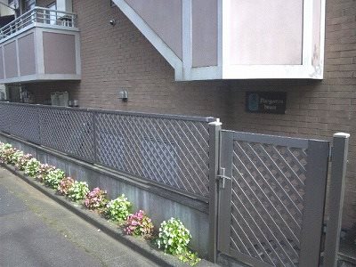 杉並区荻窪2丁目楽器可(防音・グランドピアノ・弦・管楽器・声楽)アパート ベランダ
