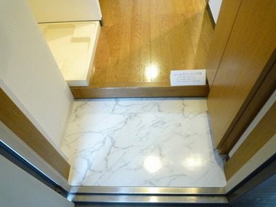 川崎市高津区下作延1丁目楽器可(防音・グランドピアノ・弦・管楽器・声楽)マンション 玄関