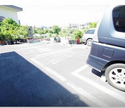 川崎市麻生区上麻生5丁目楽器可(ピアノ・弦楽器・木管)マンション 駐車場
