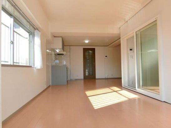 横浜市青葉区藤が丘2丁目楽器可（防音・24時間演奏・ピアノ・弦管楽器・声楽・DTMその都度相談）マンション リビング
