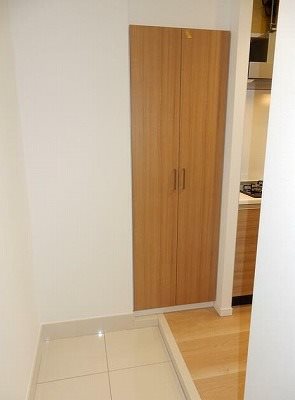 江戸川区東葛西6丁目楽器可(弦楽器・DTM)マンション 玄関