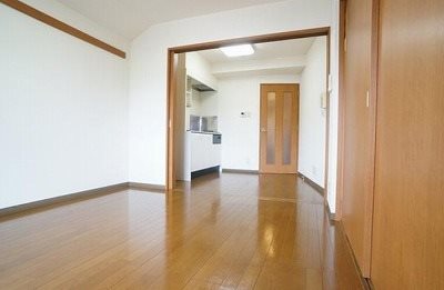 川崎市麻生区上麻生5丁目楽器可(防音・グランドピアノ・弦・管楽器・声楽)マンション リビング