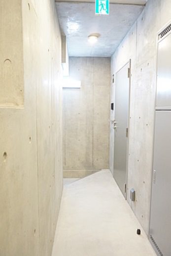 豊島区池袋本町2丁目楽器可(防音・ピアノ・弦管楽器・声楽・DTM)築浅マンション 玄関
