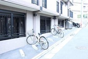 世田谷区北沢２丁目楽器可（防音・ピアノ・弦管楽器・声楽）マンション エントランス