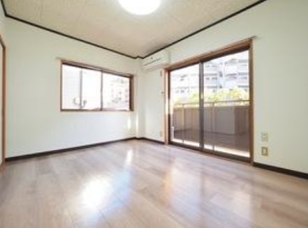 川崎市高津区久地4丁目楽器可（ピアノ・弦管楽器・声楽・DTM）マンション リビング