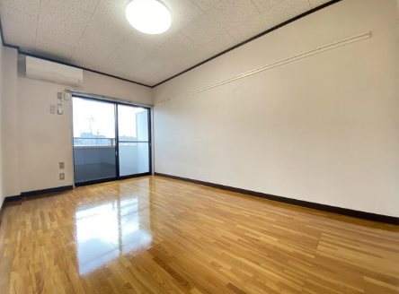 川崎市多摩区宿河原4丁目楽器可（ピアノ・弦・木管楽器・声楽）マンション リビング