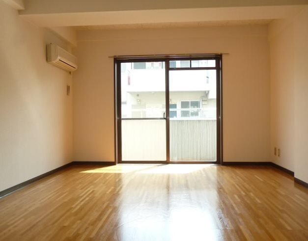 府中市府中町3丁目楽器可(ピアノ・弦楽器)女性限定マンション リビング
