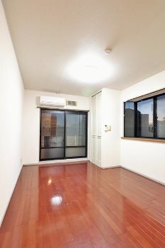 新宿区西落合3丁目楽器可(防音・グランドピアノ・弦管打楽器・声楽)マンション リビング