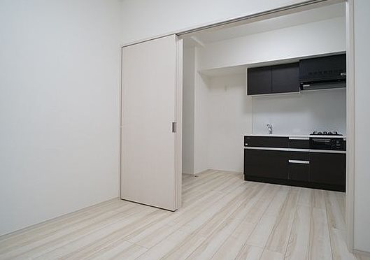 千代田区東神田1丁目楽器可（防音・24時間演奏可能・グランドピアノ・弦管打楽器・声楽・DTM）マンション リビング