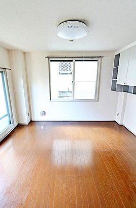 新宿区西落合3丁目楽器可(防音・グランドピアノ・弦管打楽器・声楽)マンション リビング