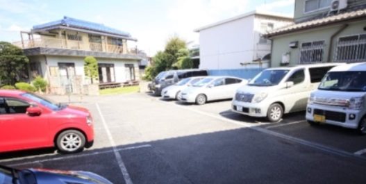 多摩市関戸2丁目楽器可(防音・グランドピアノ・弦・管・打楽器・声楽・DTM)アパート 駐車場