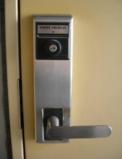 川崎市高津区久本1丁目楽器可(防音・グランドピアノ・弦・管楽器・声楽)マンション 玄関
