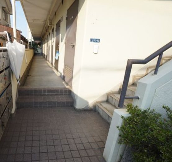 川崎市高津区末長2丁目楽器可(ピアノ・弦・管楽器・声楽)マンション エントランス